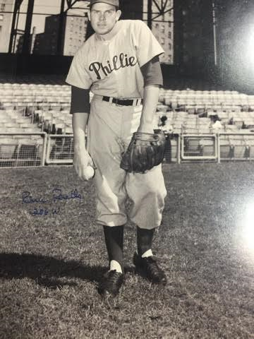 Robin Roberts Autographed Phillies 16x20