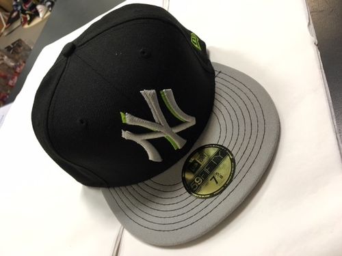 New York Yankees Flat Brim Fitted New Era Hat w/ Lime Outline