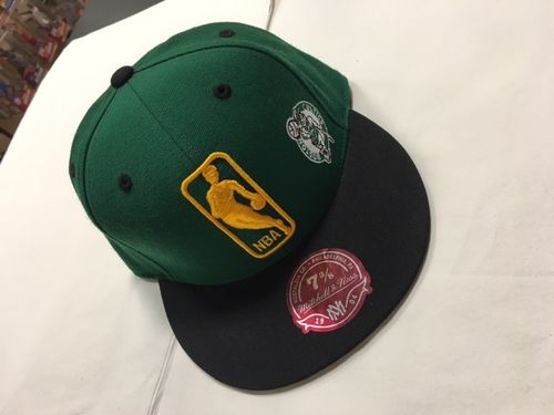 Boston Celtics Fitted NBA Logo Mitchell & Ness Hat
